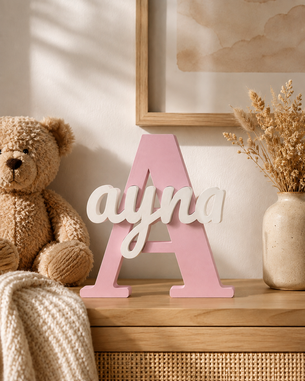 Lettre décorative A rose personnalisée avec le prénom Ayna